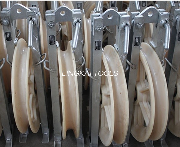 Galvanized Steel Frame Overhead Line Construction Tools Mga Nylon Pulleys 660 * 100mm