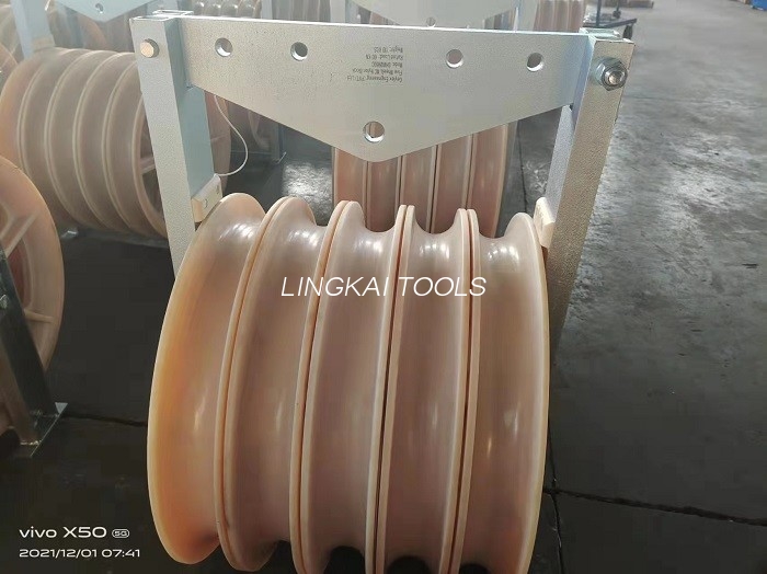 822mm Malaking Diameter Transmission Overhead Cable Roller Nylon Sheave Block Pulley Na May Tatlong Gulong